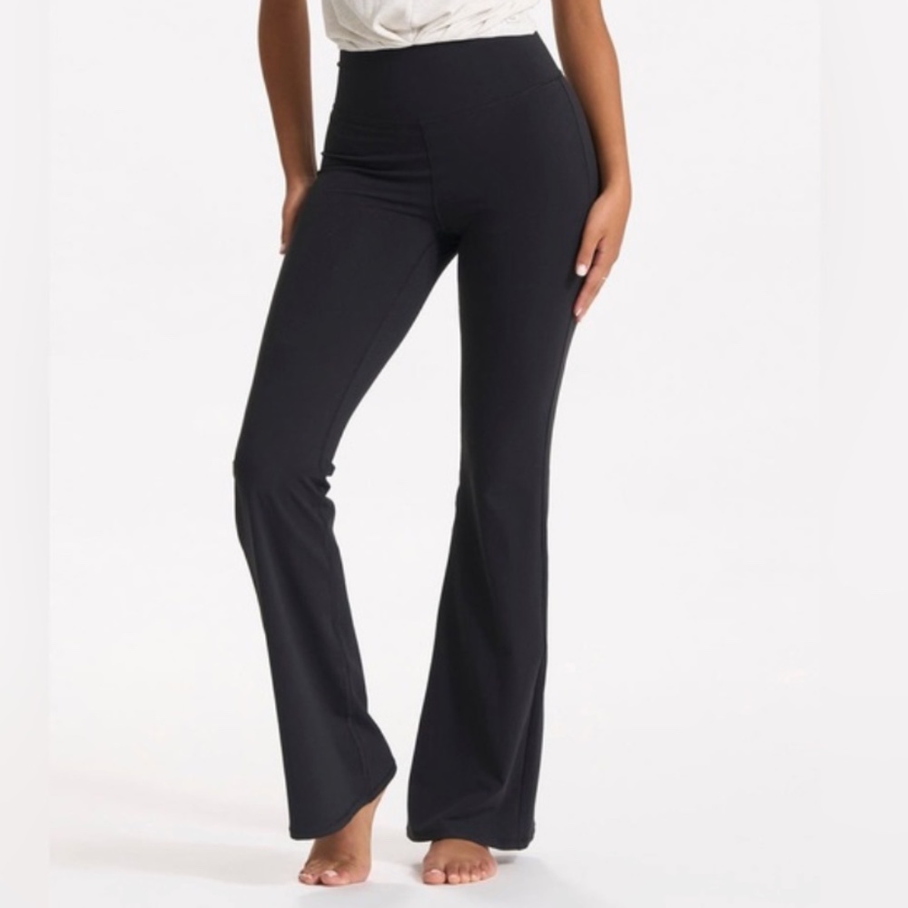 Vuori Studio Flare Leggings - Black